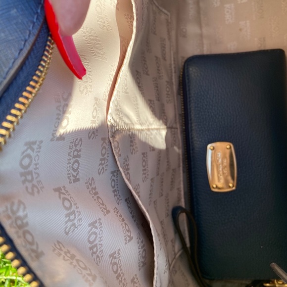 Authentic Michael Kors purse with wallet - Picture 9 of 13